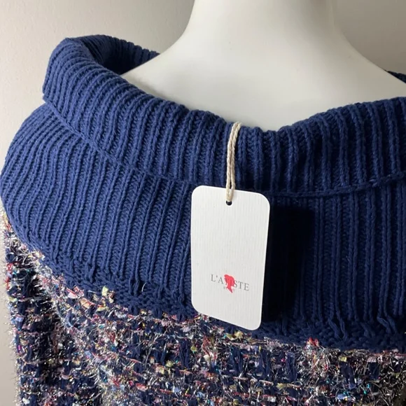 Two piece off the shoulder crop knit sweater short set. - Picture 5 of 7